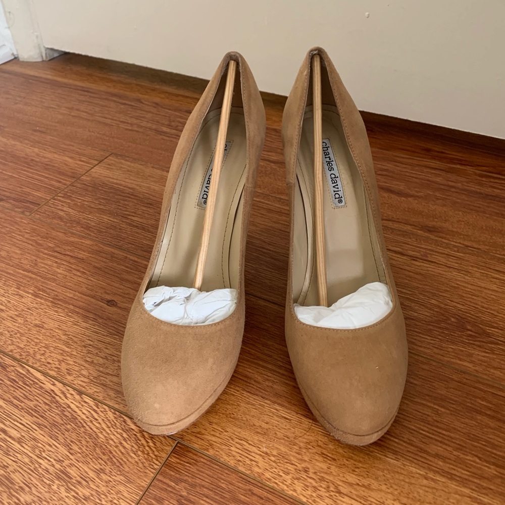 Worn once Charles David tan suede pump 8.5